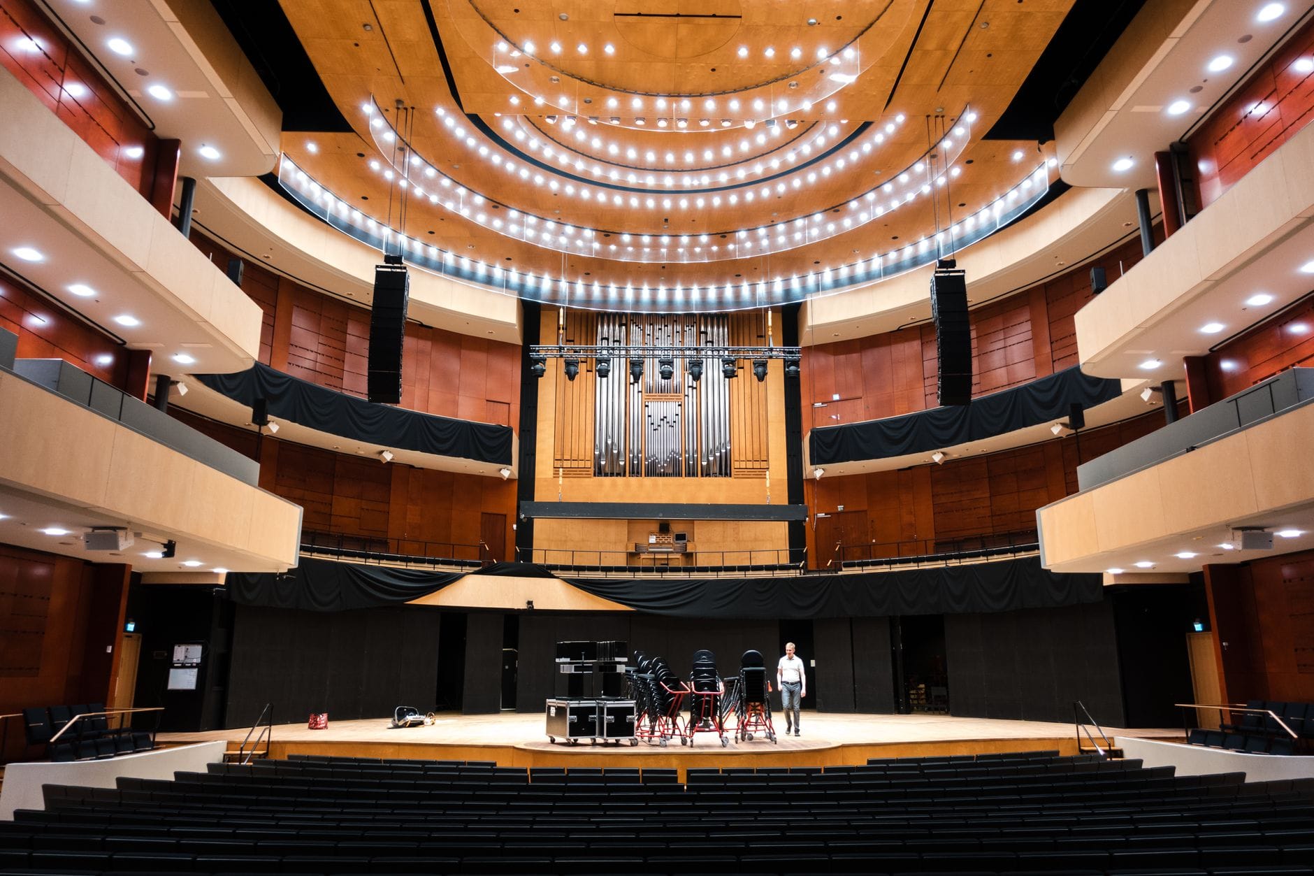 Nowoczesna, przestronna sala audytoryjna w Lahti w Finlandii